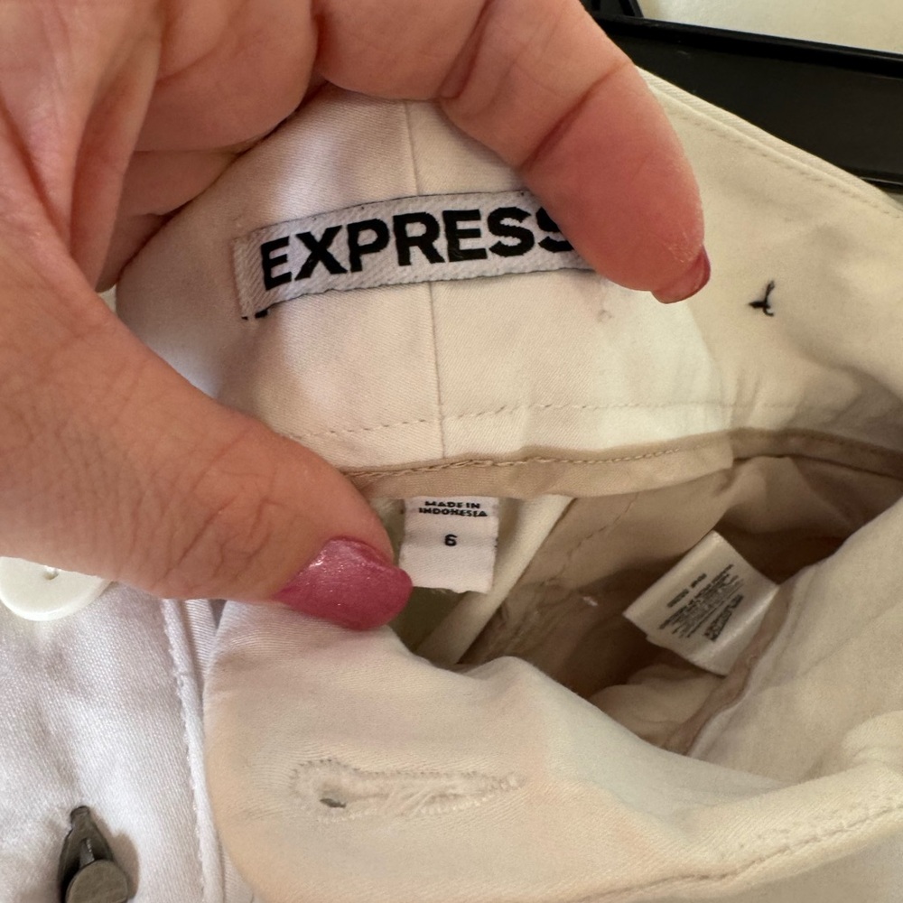 Express Shorts - Picture 3 of 3